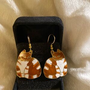 Dangle cat earrings , brown and white